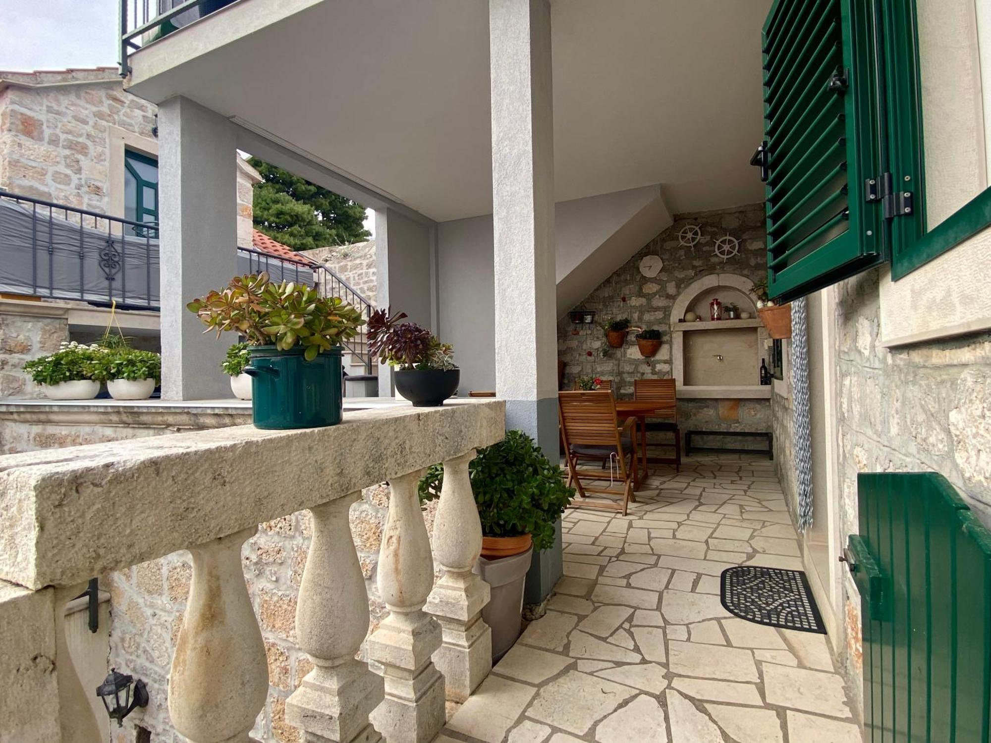 Apartment Simon - Old Stone Charm, Central Bol Life Zewnętrze zdjęcie