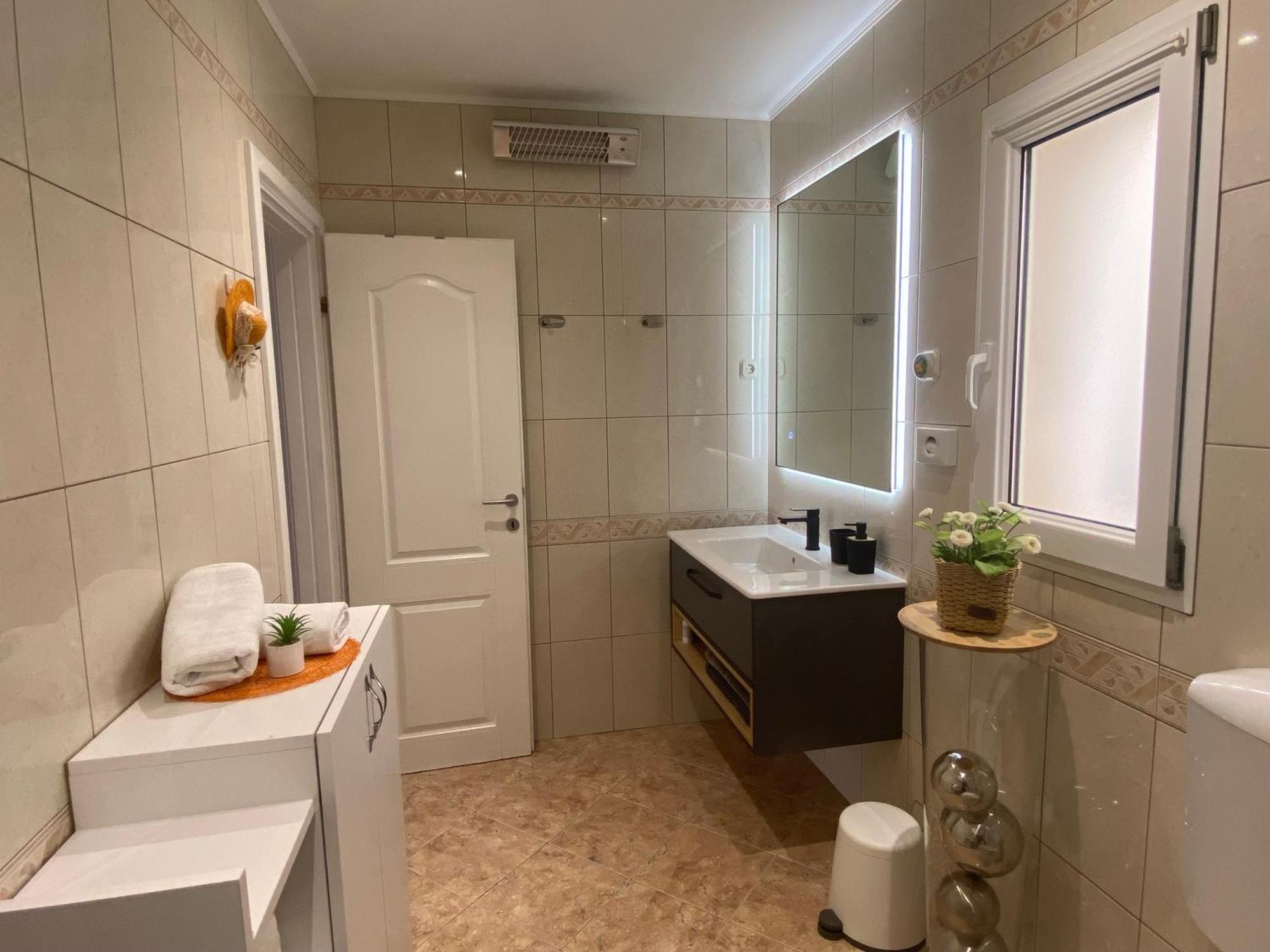 Apartment Simon - Old Stone Charm, Central Bol Life Zewnętrze zdjęcie